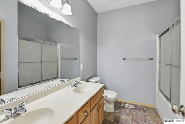 3811 S 190th Street, Omaha, NE 68130