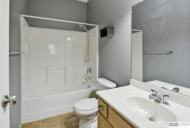 3811 S 190th Street, Omaha, NE 68130