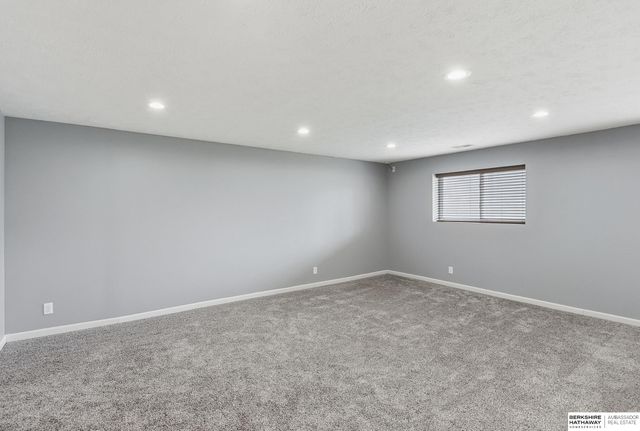 3811 S 190th Street, Omaha, NE 68130