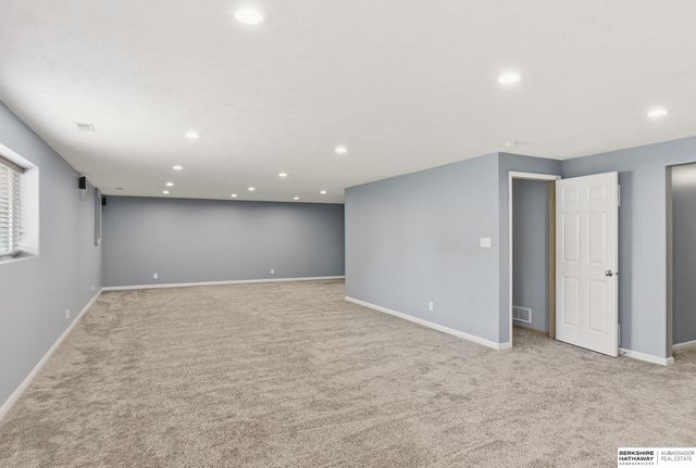 3811 S 190th Street, Omaha, NE 68130