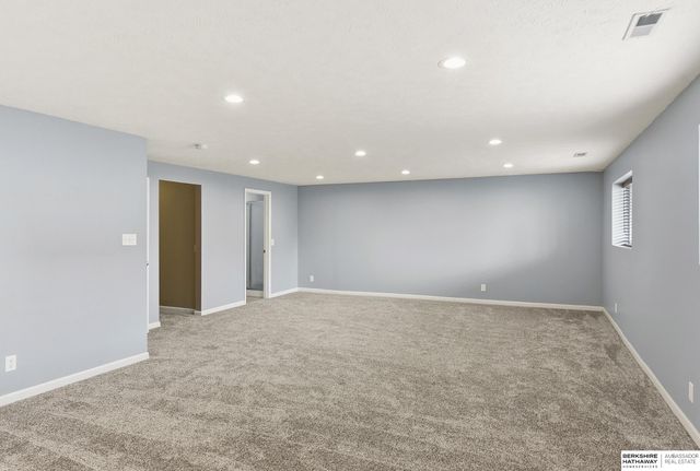 3811 S 190th Street, Omaha, NE 68130