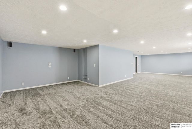 3811 S 190th Street, Omaha, NE 68130