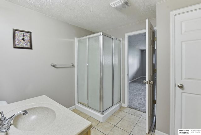 3811 S 190th Street, Omaha, NE 68130