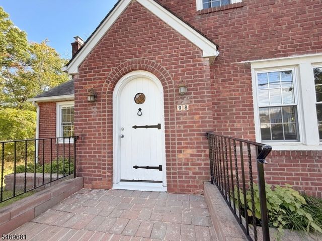 98 Troy Rd, East Hanover Twp., NJ 07936