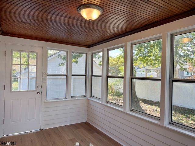 98 Troy Rd, East Hanover Twp., NJ 07936