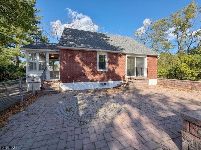 98 Troy Rd, East Hanover Twp., NJ 07936