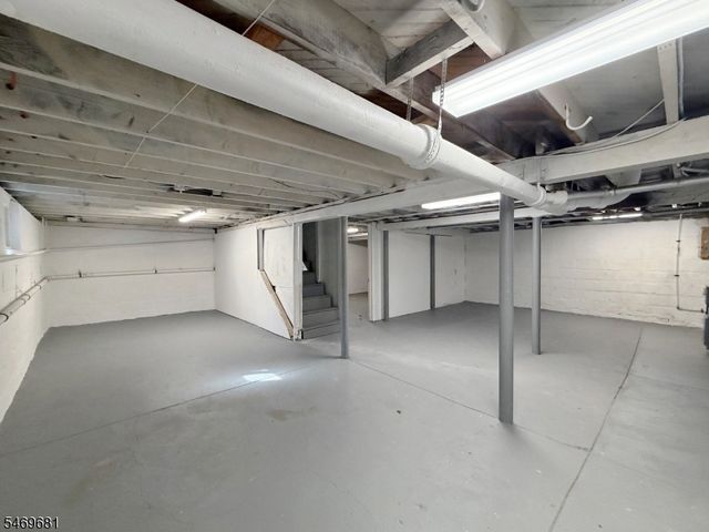 98 Troy Rd, East Hanover Twp., NJ 07936