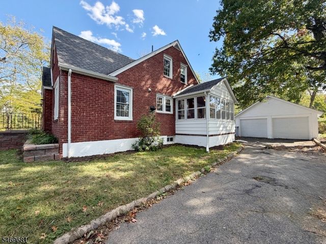 98 Troy Rd, East Hanover Twp., NJ 07936