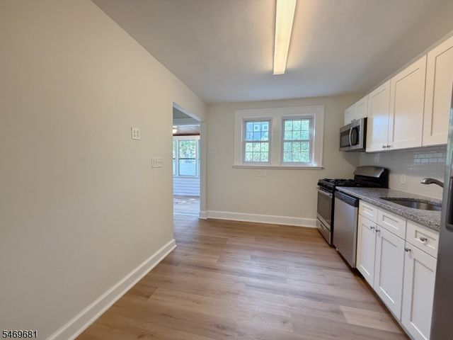 98 Troy Rd, East Hanover Twp., NJ 07936