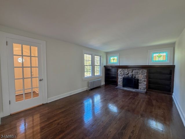 98 Troy Rd, East Hanover Twp., NJ 07936