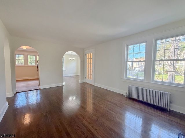 98 Troy Rd, East Hanover Twp., NJ 07936
