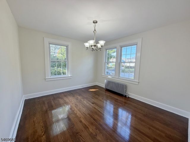 98 Troy Rd, East Hanover Twp., NJ 07936