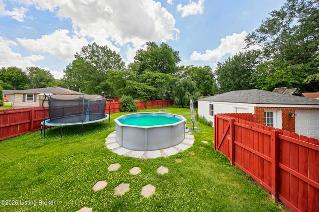 2002 Lynn Lea Rd, Louisville, KY 40216