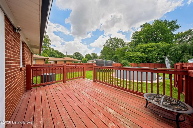 2002 Lynn Lea Rd, Louisville, KY 40216