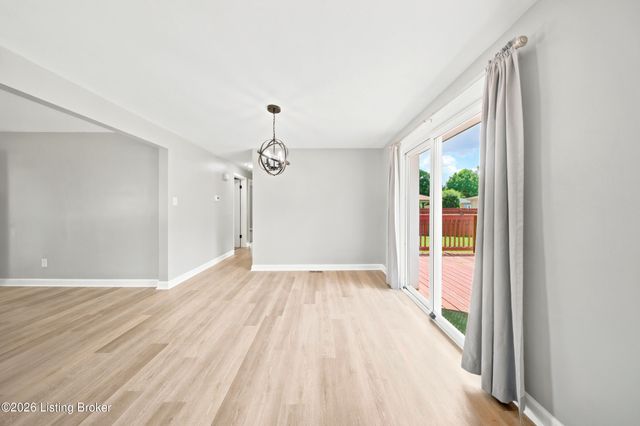 2002 Lynn Lea Rd, Louisville, KY 40216