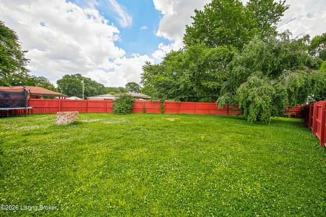 2002 Lynn Lea Rd, Louisville, KY 40216