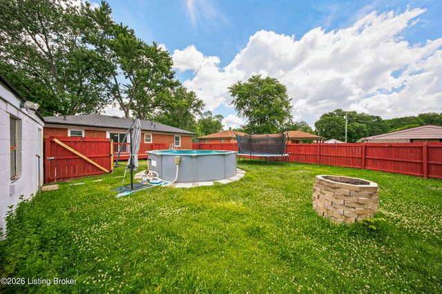 2002 Lynn Lea Rd, Louisville, KY 40216