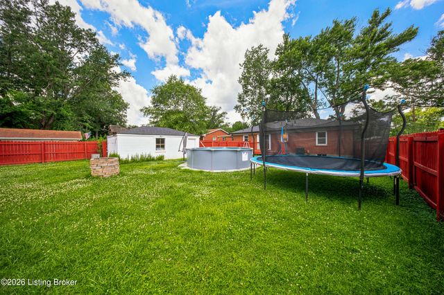 2002 Lynn Lea Rd, Louisville, KY 40216