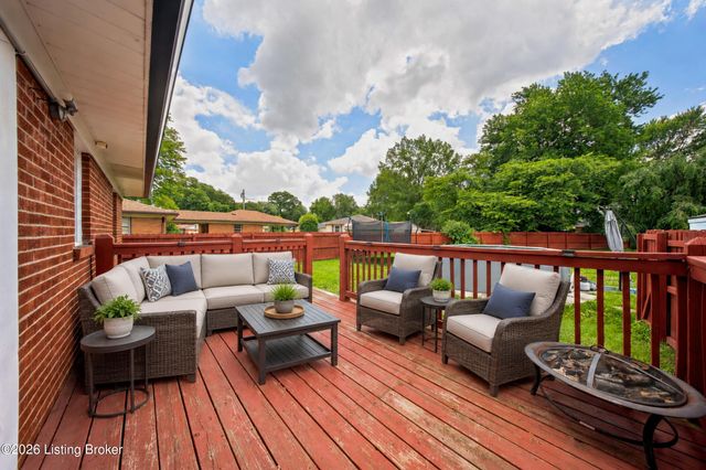 2002 Lynn Lea Rd, Louisville, KY 40216