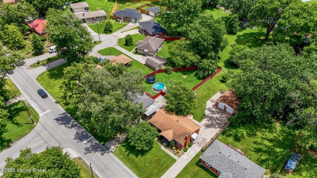 2002 Lynn Lea Rd, Louisville, KY 40216