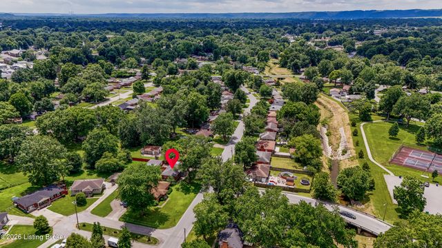 2002 Lynn Lea Rd, Louisville, KY 40216