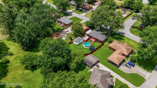 2002 Lynn Lea Rd, Louisville, KY 40216