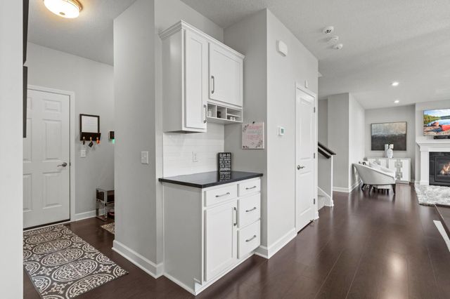 4313 Schilling Way, Woodbury, MN 55129