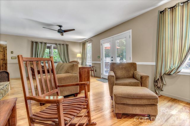 237 Woodys Drive, Hendersonville, NC 28792
