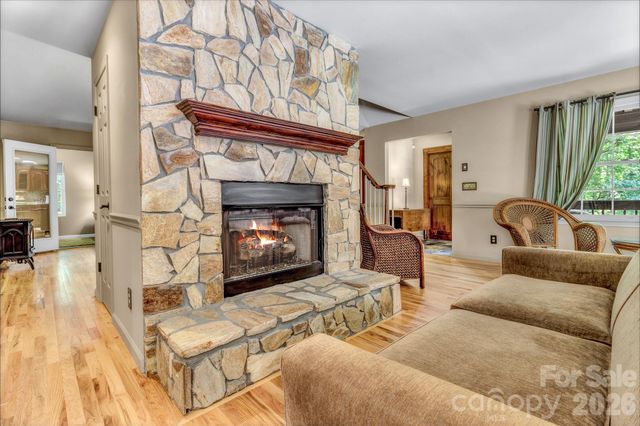 237 Woodys Drive, Hendersonville, NC 28792