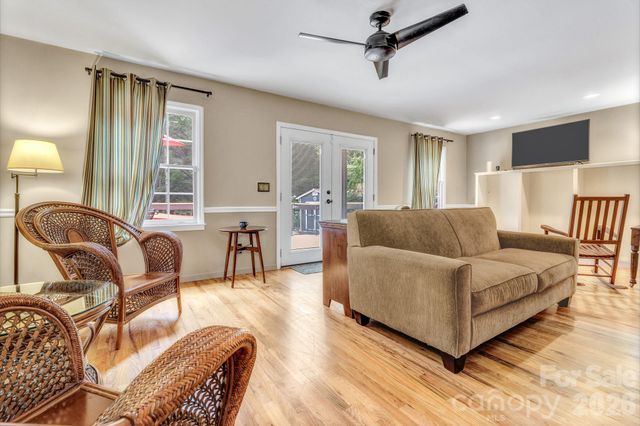 237 Woodys Drive, Hendersonville, NC 28792