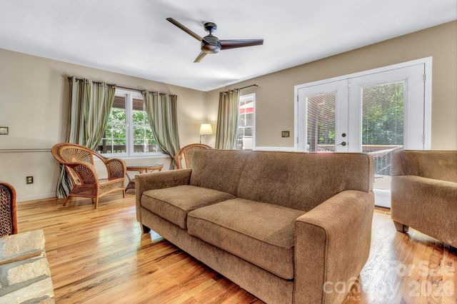 237 Woodys Drive, Hendersonville, NC 28792