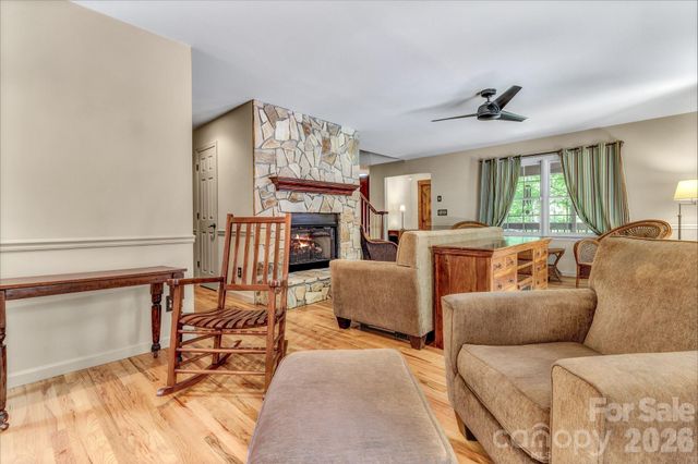 237 Woodys Drive, Hendersonville, NC 28792