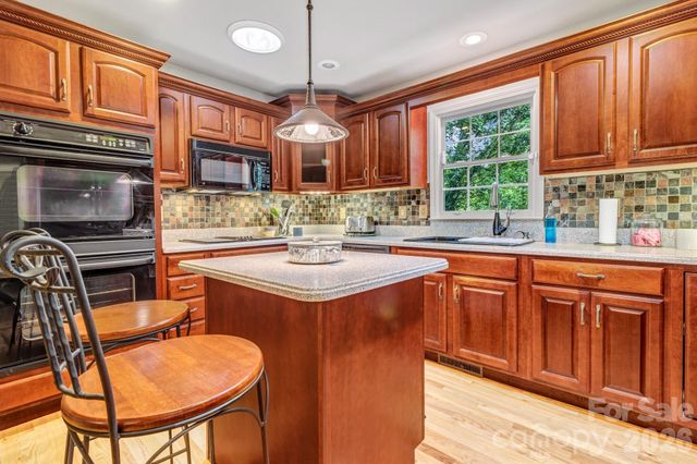 237 Woodys Drive, Hendersonville, NC 28792