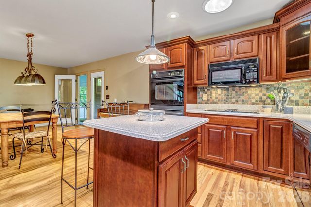 237 Woodys Drive, Hendersonville, NC 28792