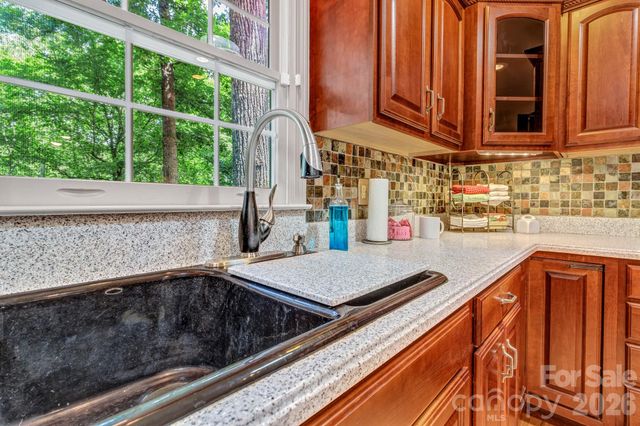 237 Woodys Drive, Hendersonville, NC 28792