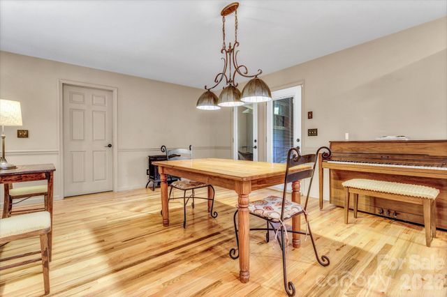 237 Woodys Drive, Hendersonville, NC 28792