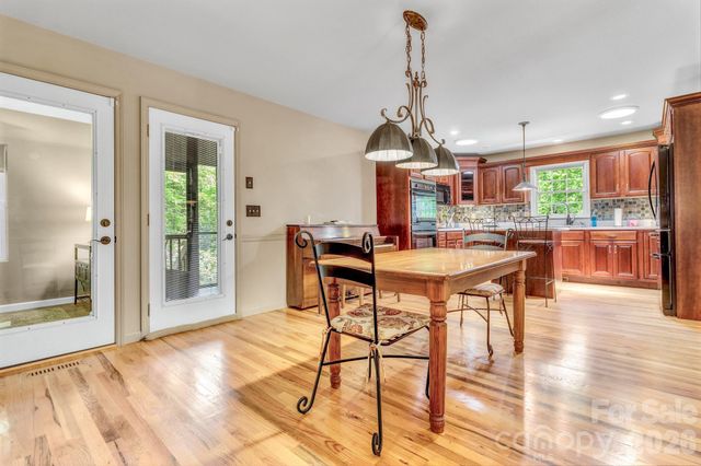 237 Woodys Drive, Hendersonville, NC 28792