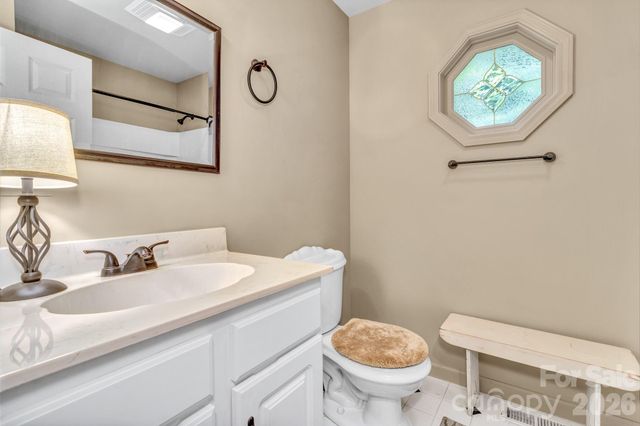237 Woodys Drive, Hendersonville, NC 28792