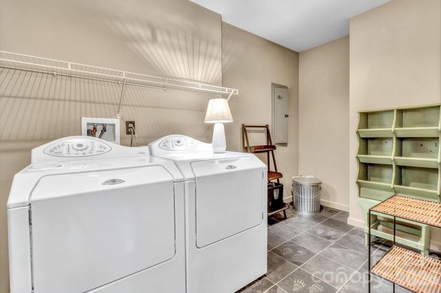 237 Woodys Drive, Hendersonville, NC 28792