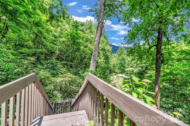 237 Woodys Drive, Hendersonville, NC 28792