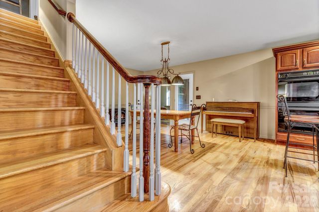 237 Woodys Drive, Hendersonville, NC 28792