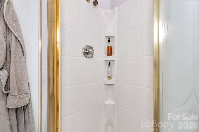 237 Woodys Drive, Hendersonville, NC 28792
