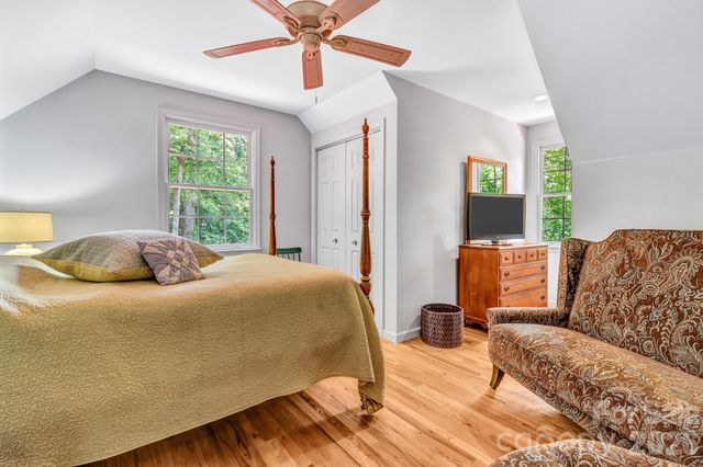 237 Woodys Drive, Hendersonville, NC 28792