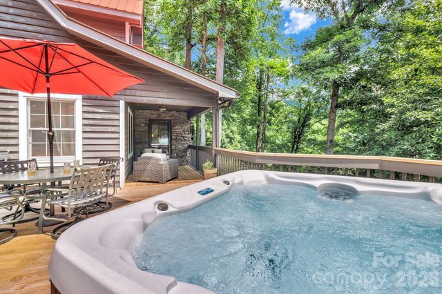 237 Woodys Drive, Hendersonville, NC 28792