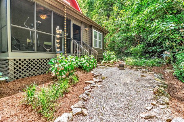 237 Woodys Drive, Hendersonville, NC 28792