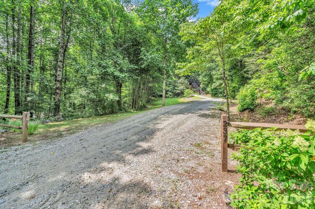 237 Woodys Drive, Hendersonville, NC 28792