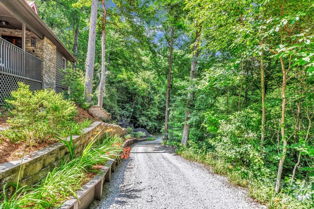 237 Woodys Drive, Hendersonville, NC 28792