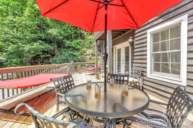 237 Woodys Drive, Hendersonville, NC 28792