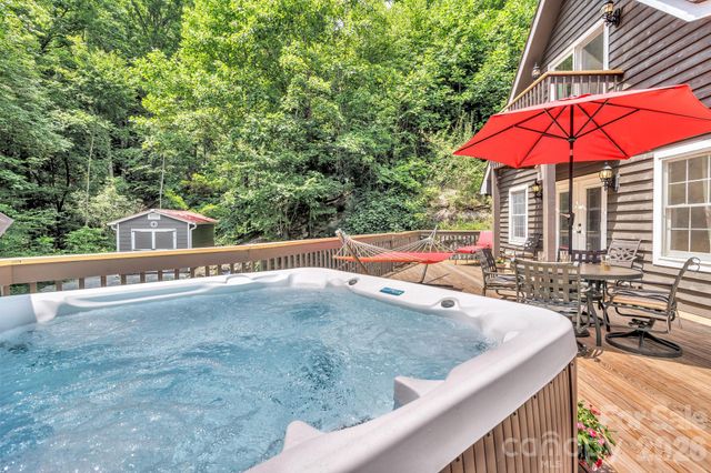 237 Woodys Drive, Hendersonville, NC 28792