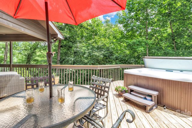 237 Woodys Drive, Hendersonville, NC 28792